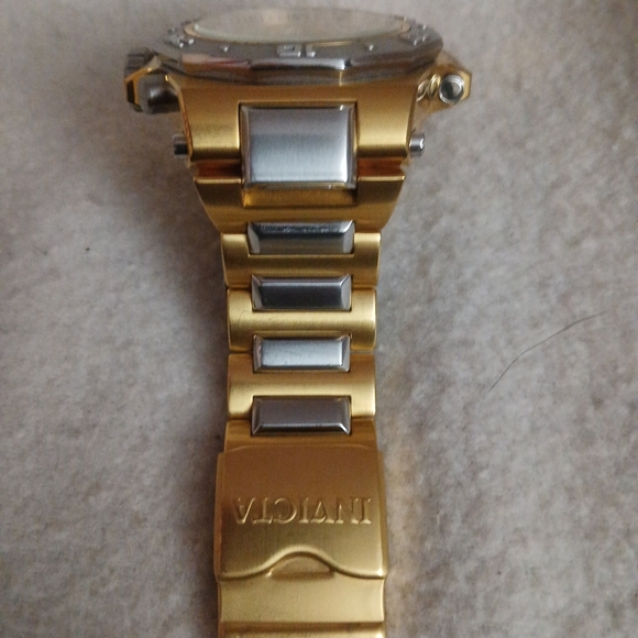 Invicta Akula 52mm Gold/Silver Two-tone SS Bracelet Chrono Multi-Function - Picture 5 of 13